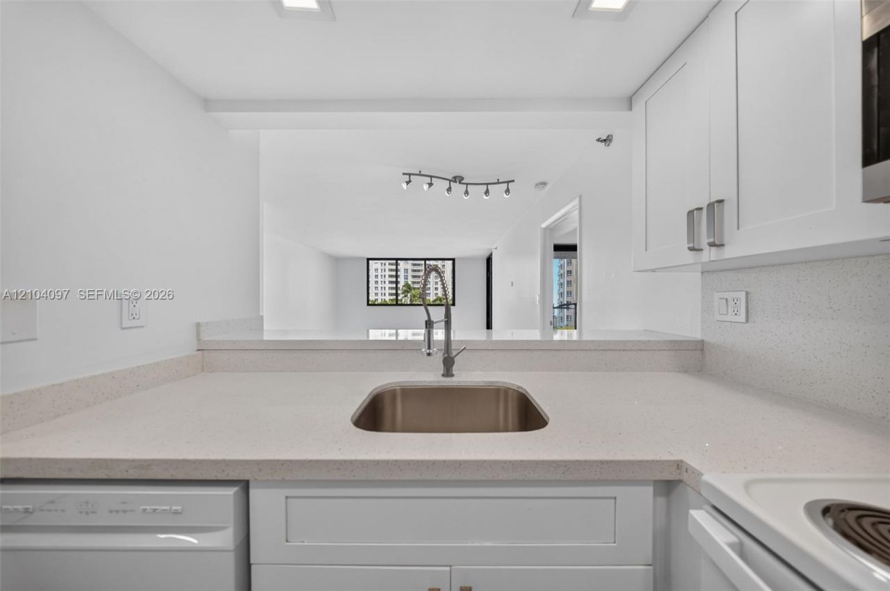 540 Brickell Key Dr , Unit 916, Miami, FL 33131 Photo