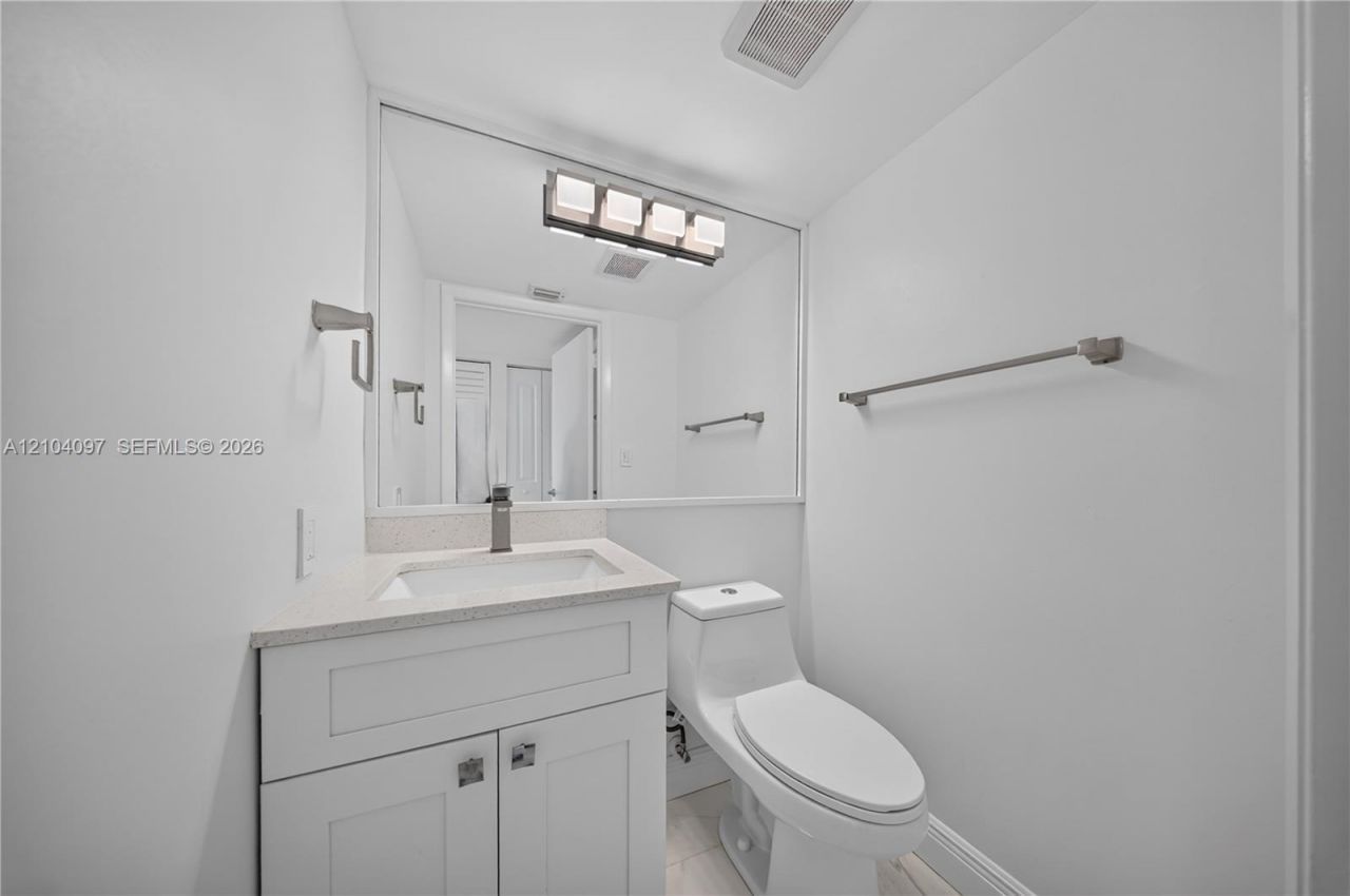540 Brickell Key Dr , Unit 916, Miami, FL 33131 Photo