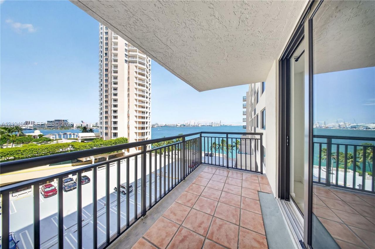 540 Brickell Key Dr , Unit 916, Miami, FL 33131 Photo