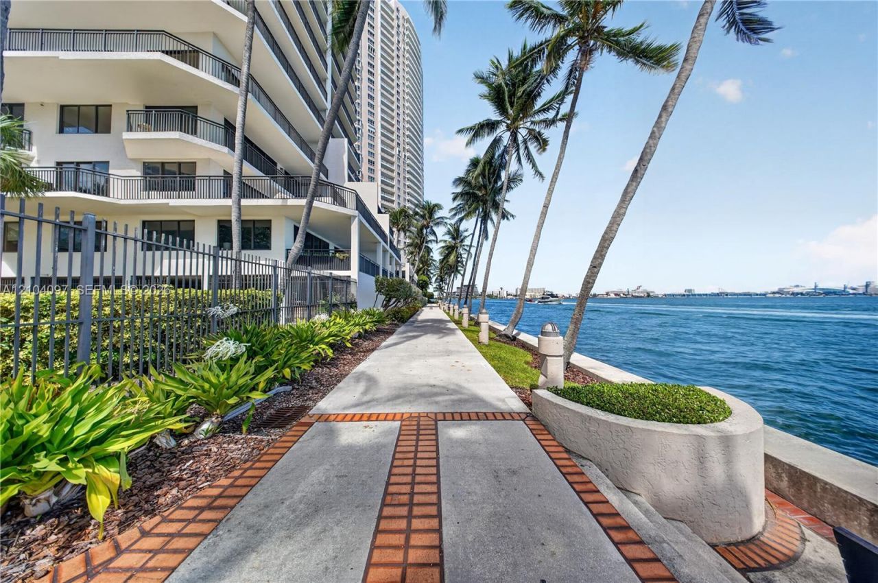 540 Brickell Key Dr , Unit 916, Miami, FL 33131 Photo