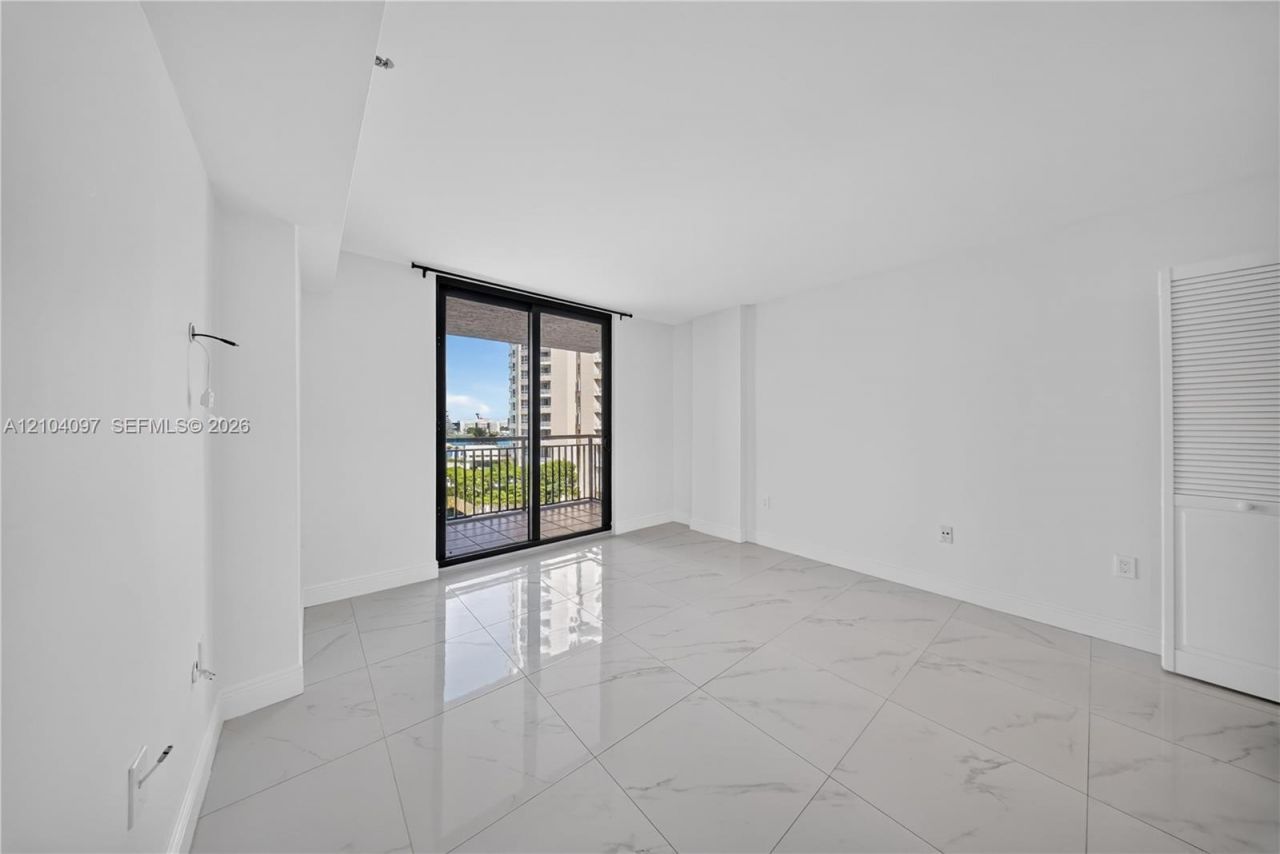 540 Brickell Key Dr , Unit 916, Miami, FL 33131 Photo