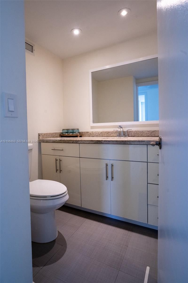 2500 Parkview Dr , Unit 2020, Hallandale Beach, FL 33009 Photo