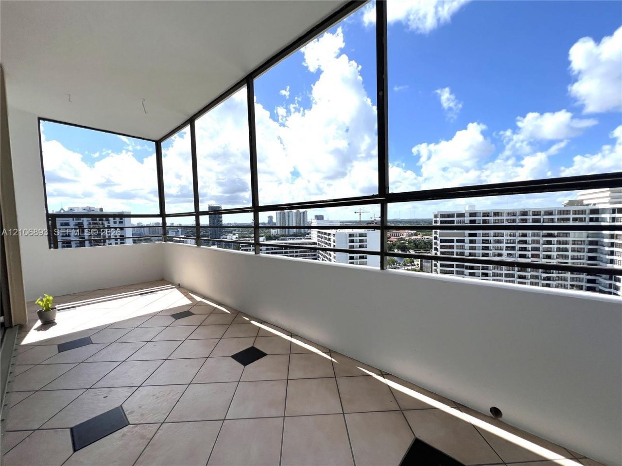 2500 Parkview Dr , Unit 2020, Hallandale Beach, FL 33009 Photo