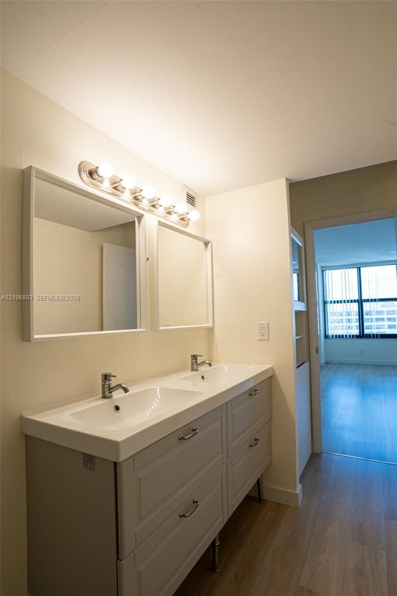 2500 Parkview Dr , Unit 2020, Hallandale Beach, FL 33009 Photo