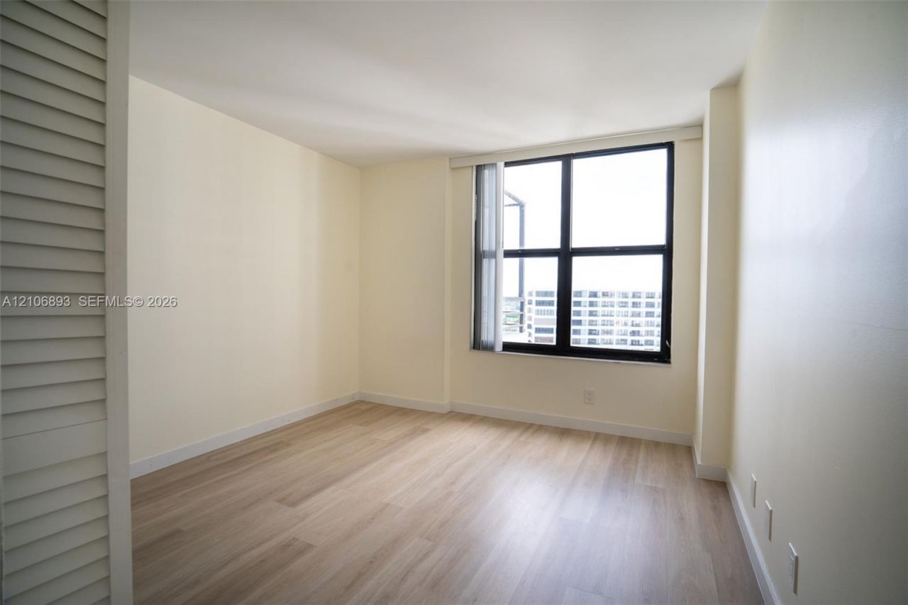 2500 Parkview Dr , Unit 2020, Hallandale Beach, FL 33009 Photo
