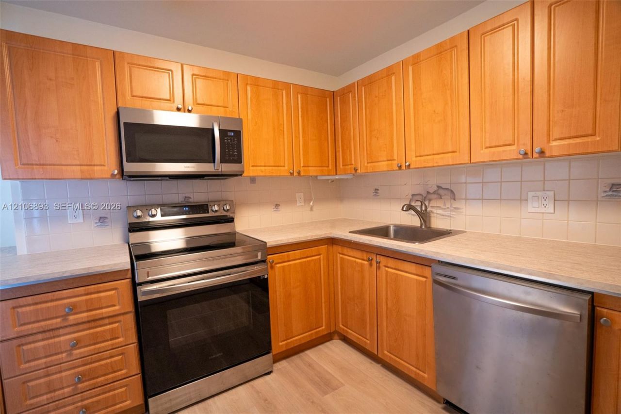 2500 Parkview Dr , Unit 2020, Hallandale Beach, FL 33009 Photo