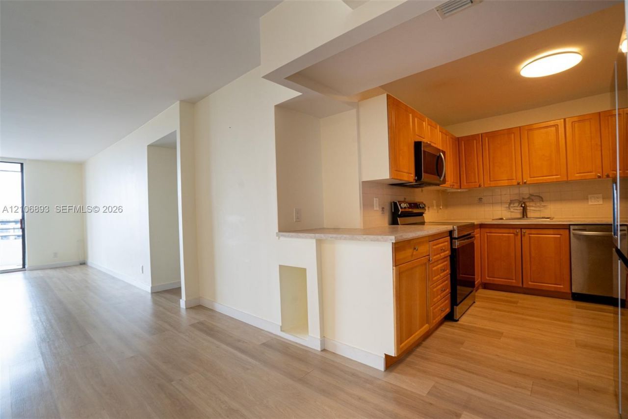 2500 Parkview Dr , Unit 2020, Hallandale Beach, FL 33009 Photo