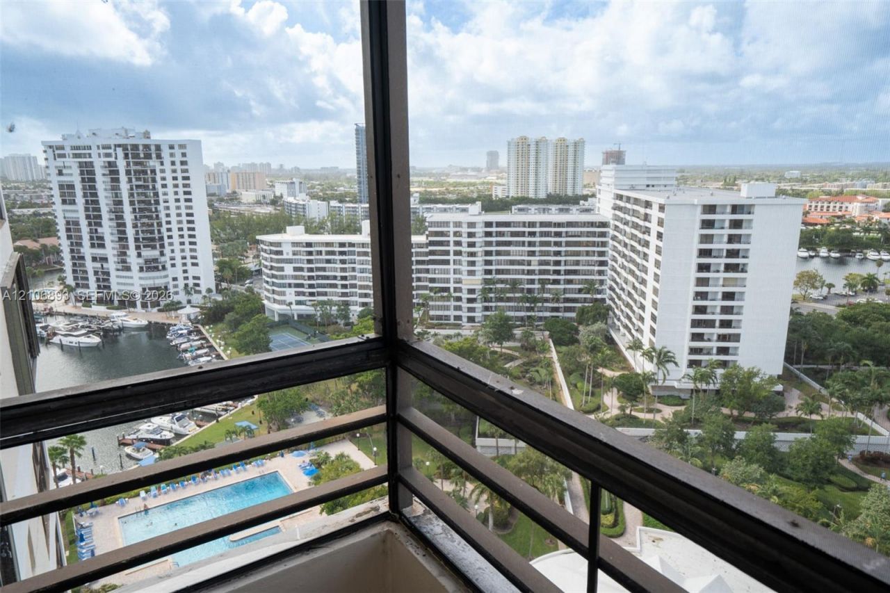 2500 Parkview Dr , Unit 2020, Hallandale Beach, FL 33009 Photo