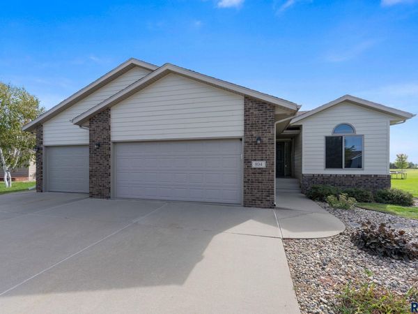 804 S 7th Ave, Brandon, SD 57005