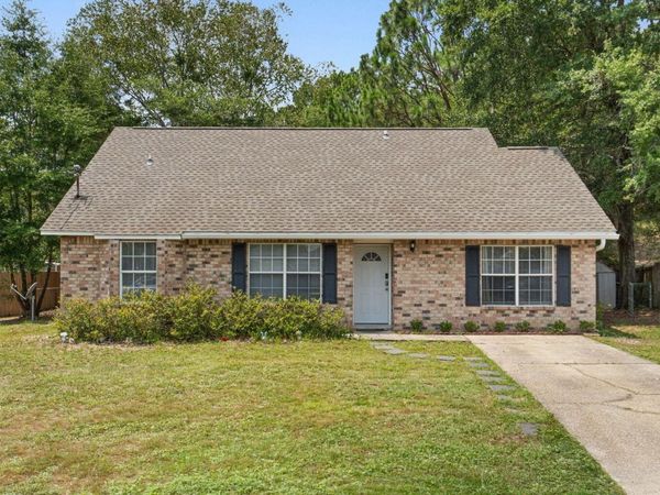 127 Oak Terrace Drive, Crestview, FL 32539