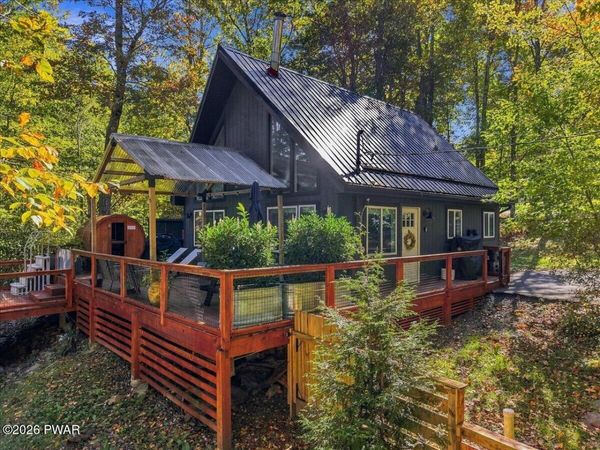 1113 Kensington Drive , Tobyhanna, PA 18466