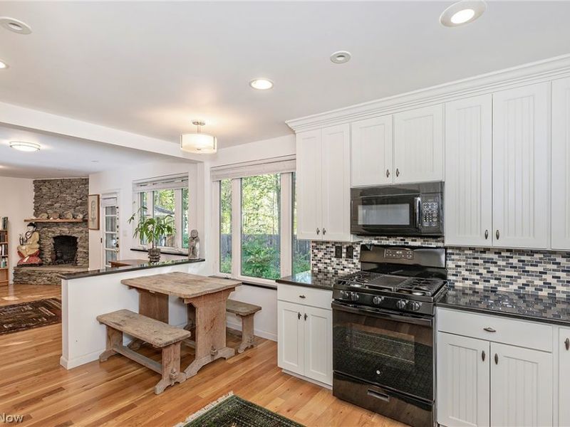 8165 Chagrin Mills Road, Chagrin Falls, OH 44022 Photo 12