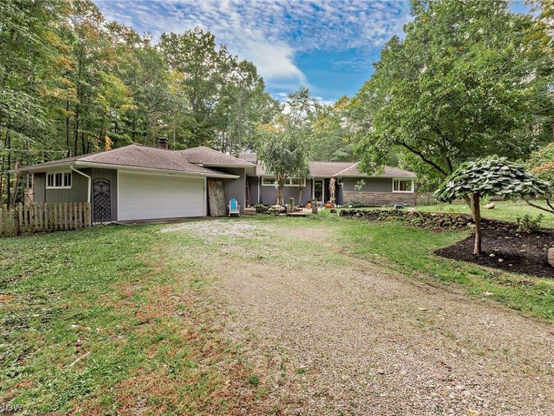8165 Chagrin Mills Road, Chagrin Falls, OH 44022 Photo 2