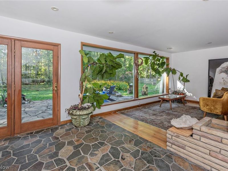 8165 Chagrin Mills Road, Chagrin Falls, OH 44022 Photo 5