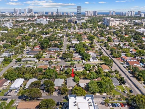 1001 SW 4th Ter , Hallandale Beach, FL 33009