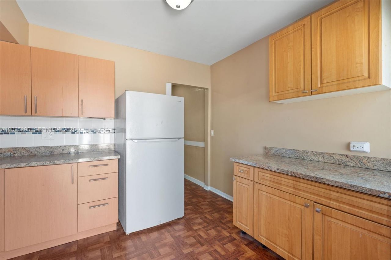 1001 SW 4th Ter , Hallandale Beach, FL 33009 Photo