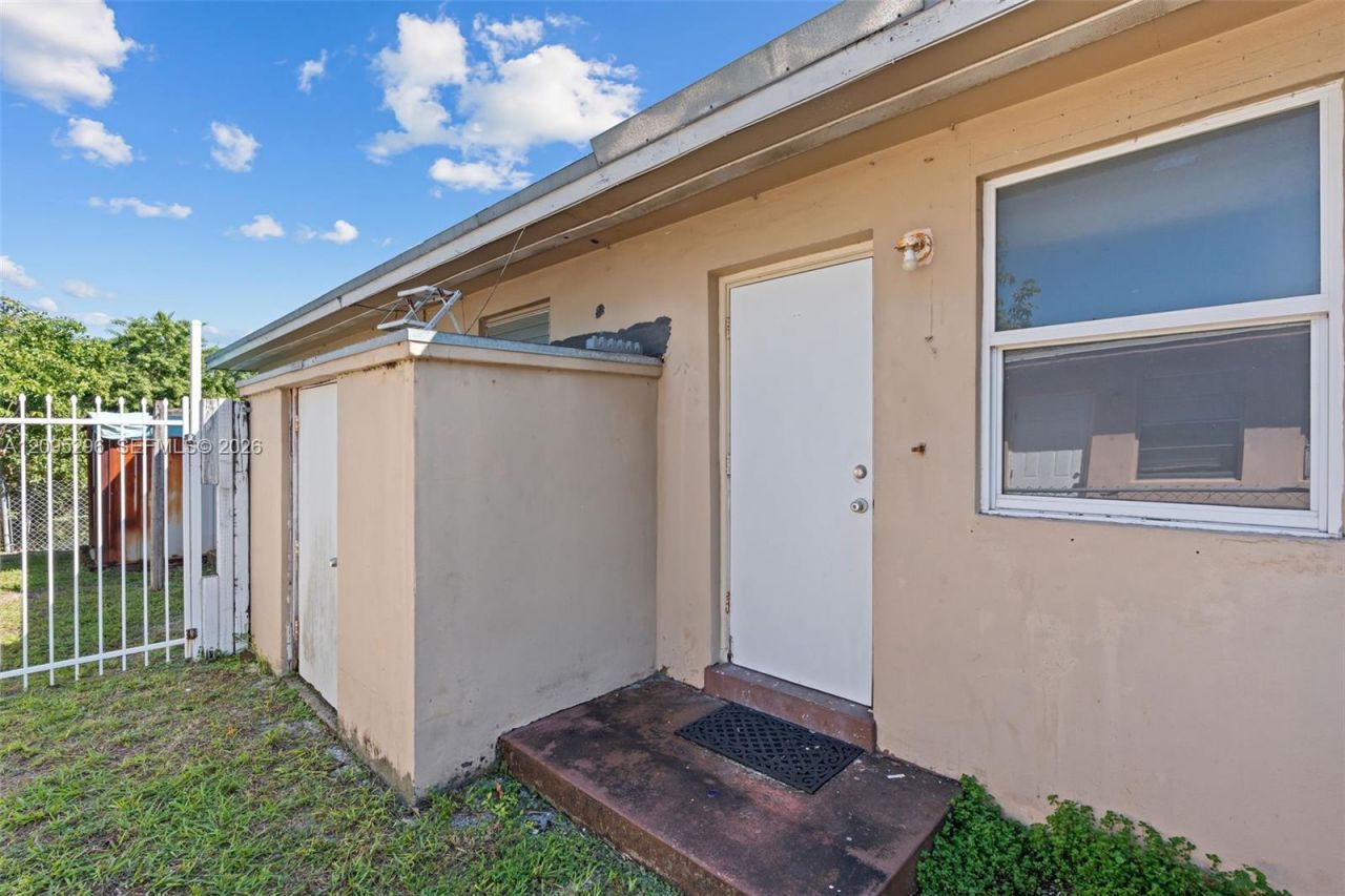 1001 SW 4th Ter , Hallandale Beach, FL 33009 Photo