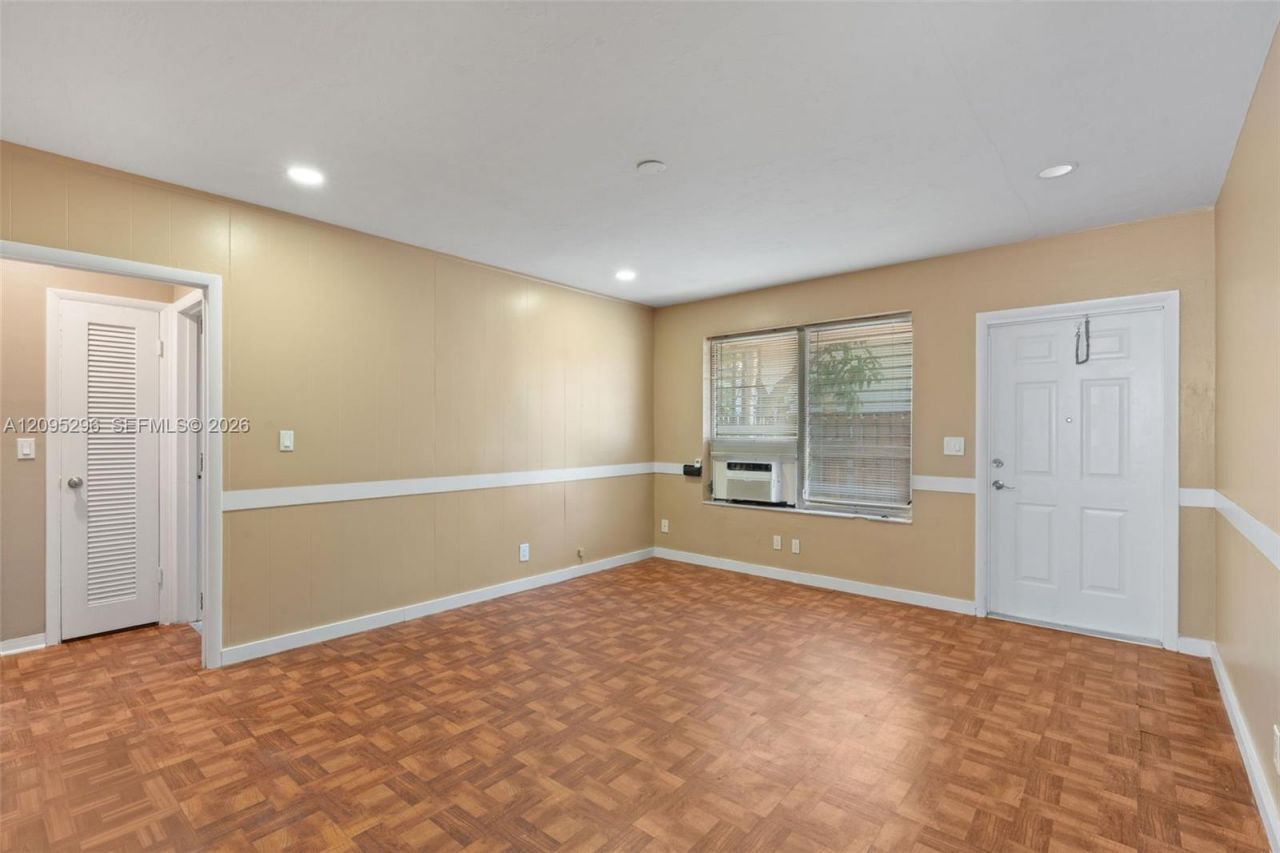 1001 SW 4th Ter , Hallandale Beach, FL 33009 Photo