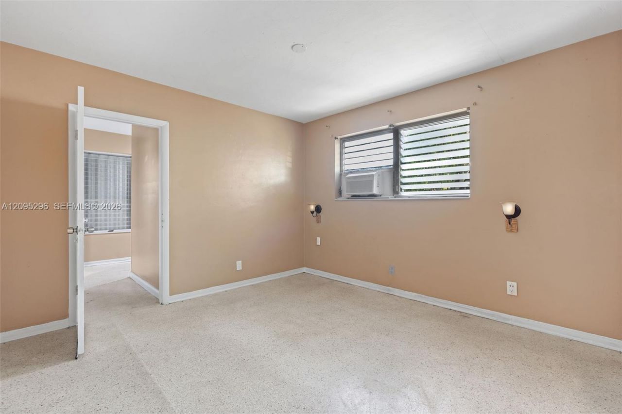 1001 SW 4th Ter , Hallandale Beach, FL 33009 Photo