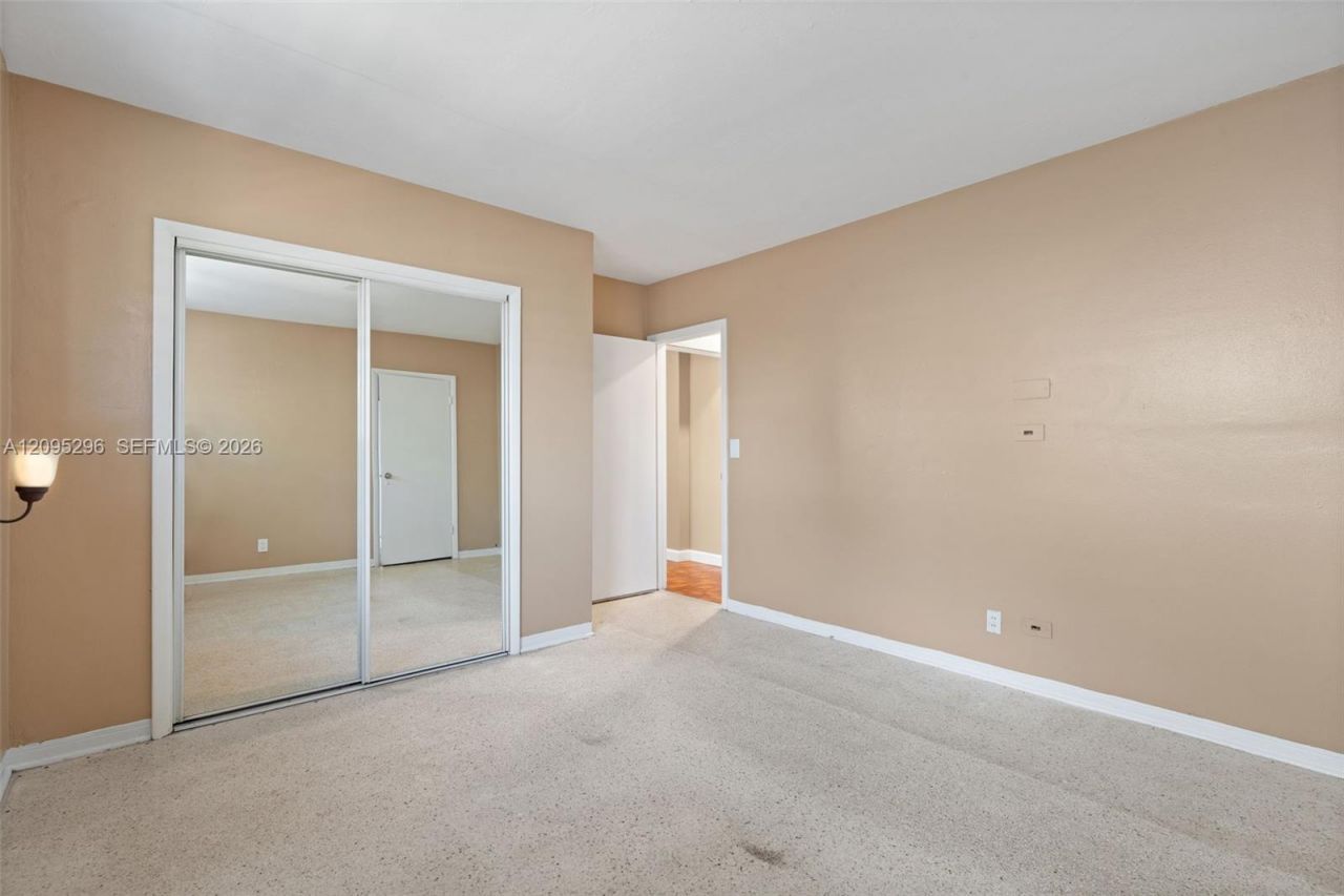 1001 SW 4th Ter , Hallandale Beach, FL 33009 Photo