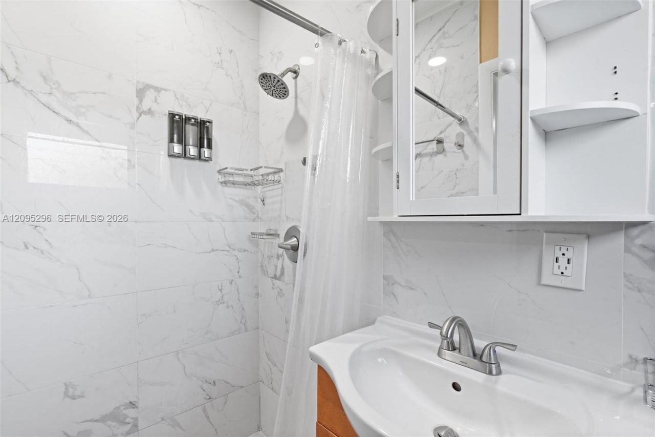 1001 SW 4th Ter , Hallandale Beach, FL 33009 Photo