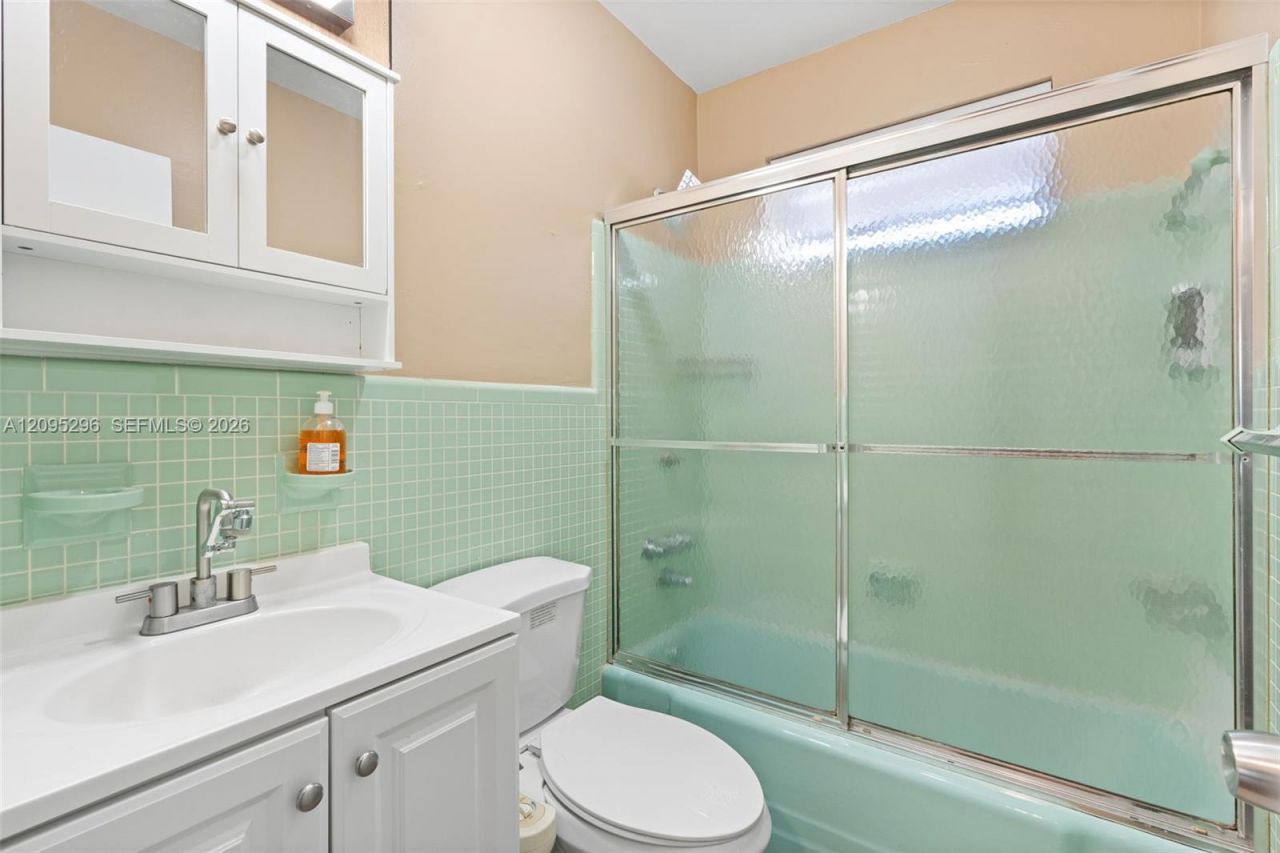 1001 SW 4th Ter , Hallandale Beach, FL 33009 Photo
