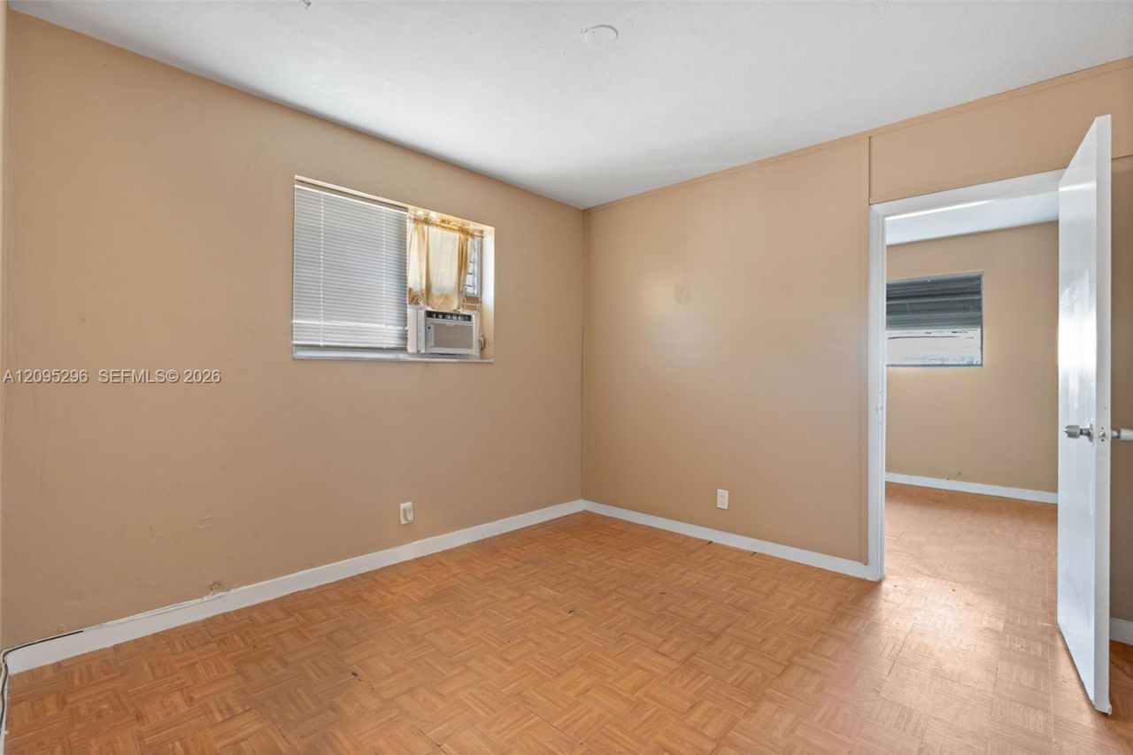 1001 SW 4th Ter , Hallandale Beach, FL 33009 Photo