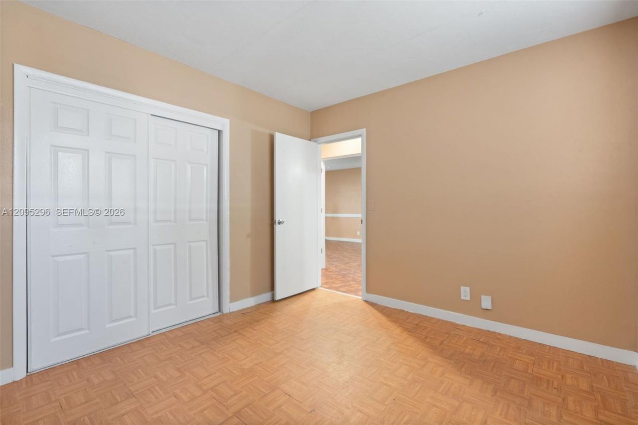 1001 SW 4th Ter , Hallandale Beach, FL 33009 Photo