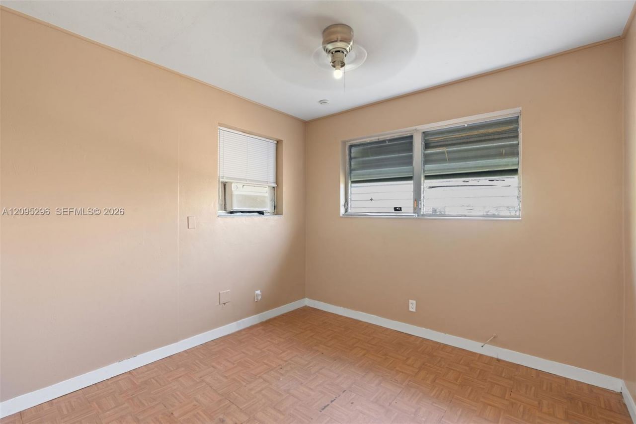 1001 SW 4th Ter , Hallandale Beach, FL 33009 Photo