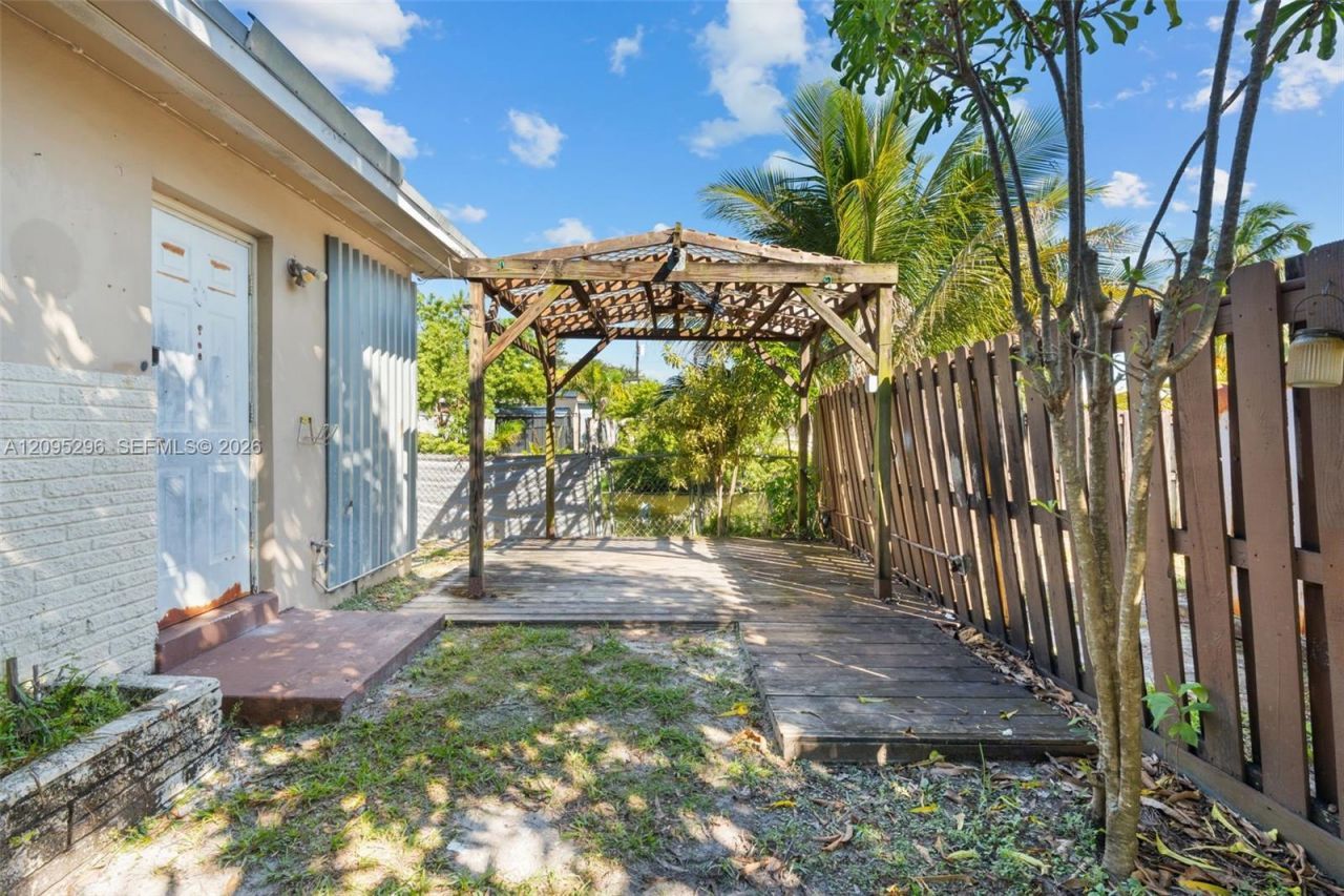 1001 SW 4th Ter , Hallandale Beach, FL 33009 Photo