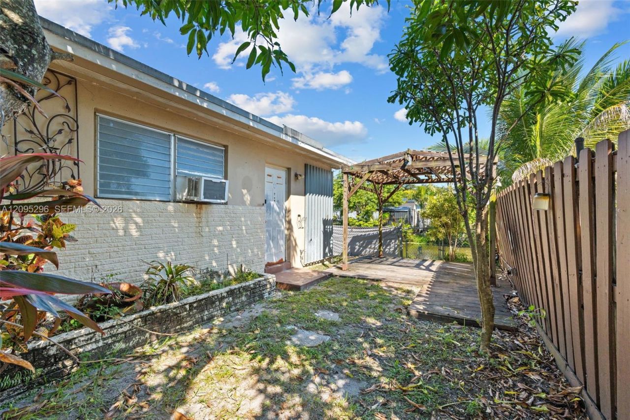1001 SW 4th Ter , Hallandale Beach, FL 33009 Photo