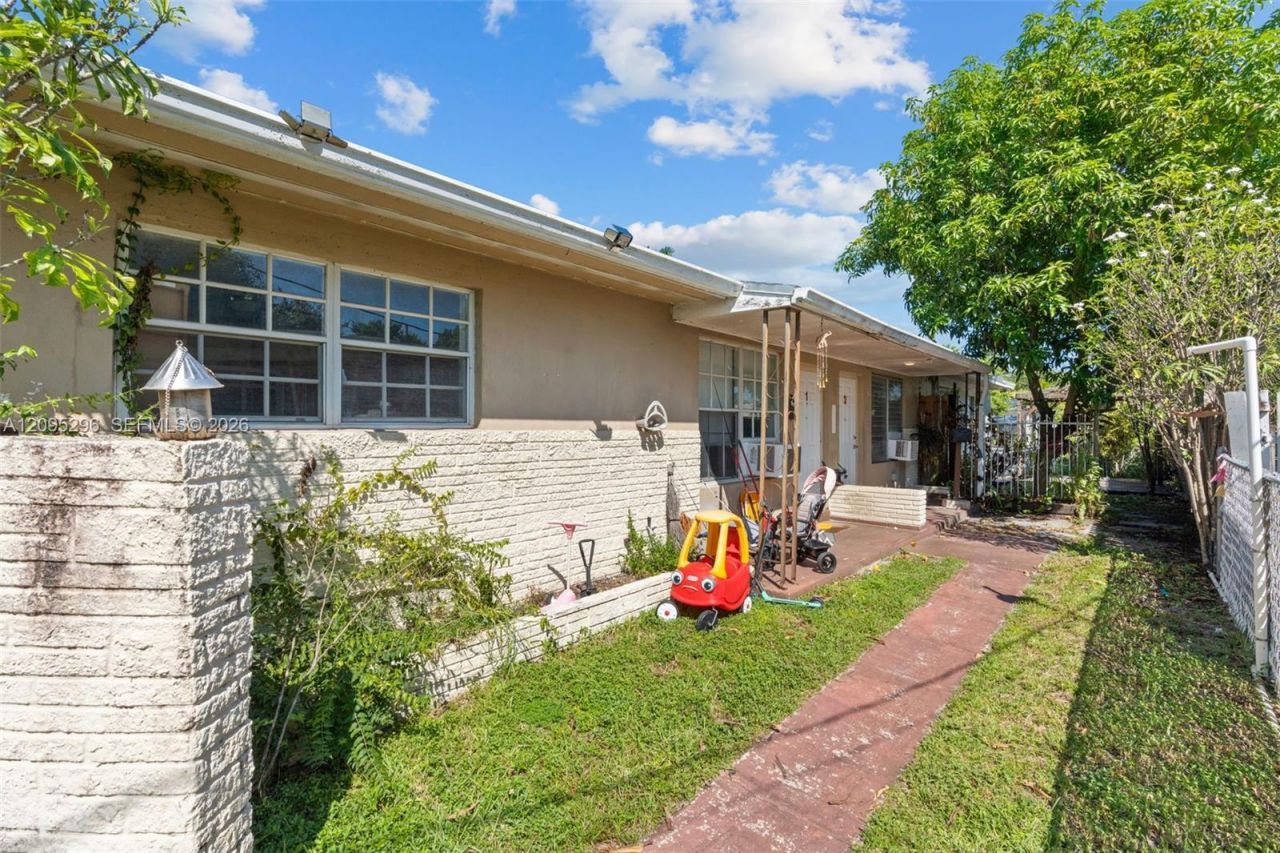 1001 SW 4th Ter , Hallandale Beach, FL 33009 Photo