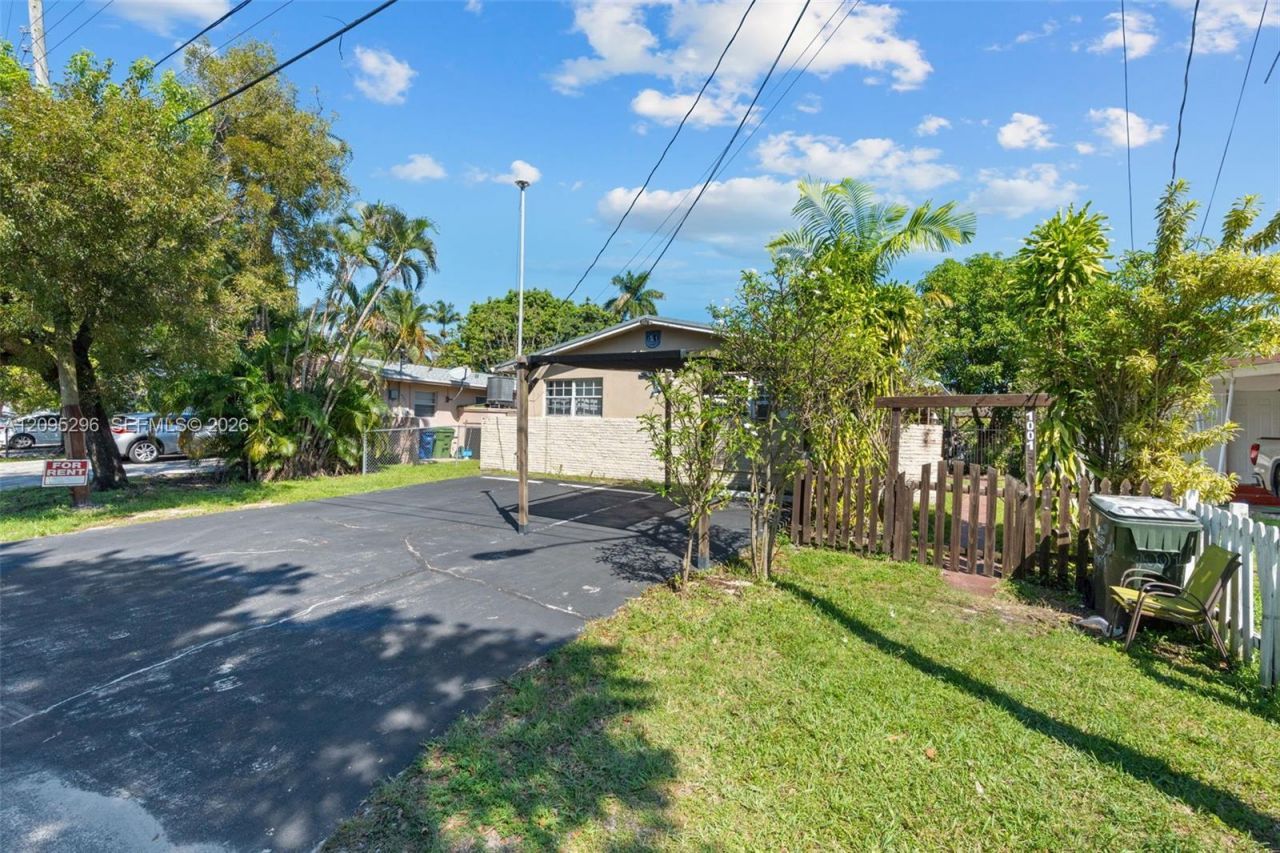 1001 SW 4th Ter , Hallandale Beach, FL 33009 Photo