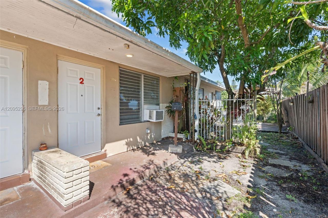1001 SW 4th Ter , Hallandale Beach, FL 33009 Photo