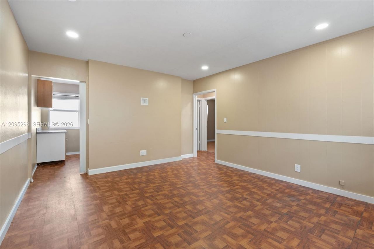 1001 SW 4th Ter , Hallandale Beach, FL 33009 Photo