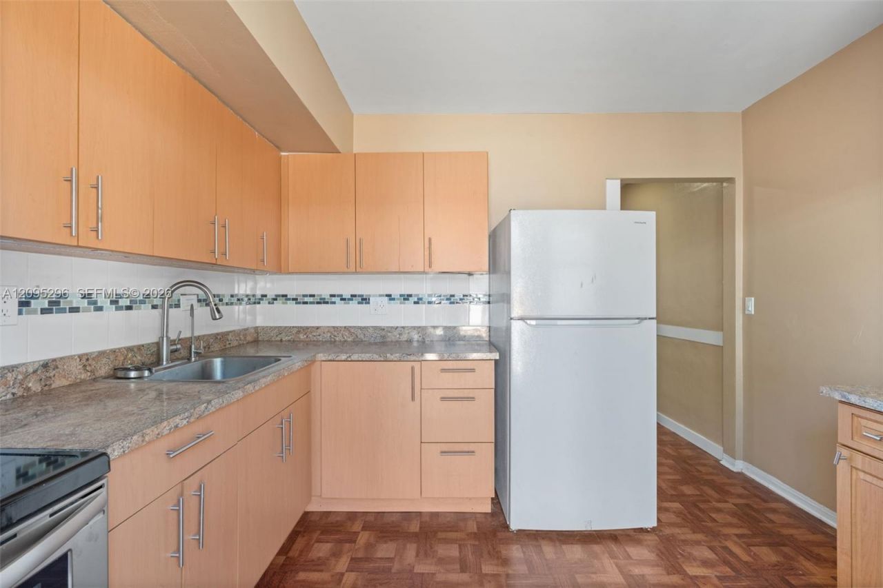1001 SW 4th Ter , Hallandale Beach, FL 33009 Photo