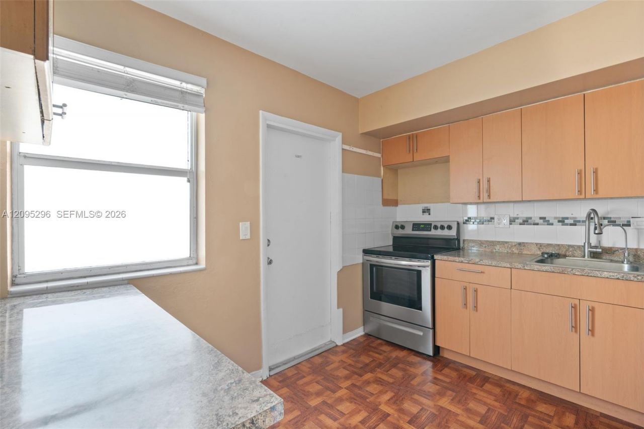 1001 SW 4th Ter , Hallandale Beach, FL 33009 Photo