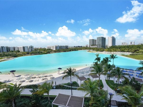 2411 Laguna Circle , Unit 409, North Miami, FL 33181