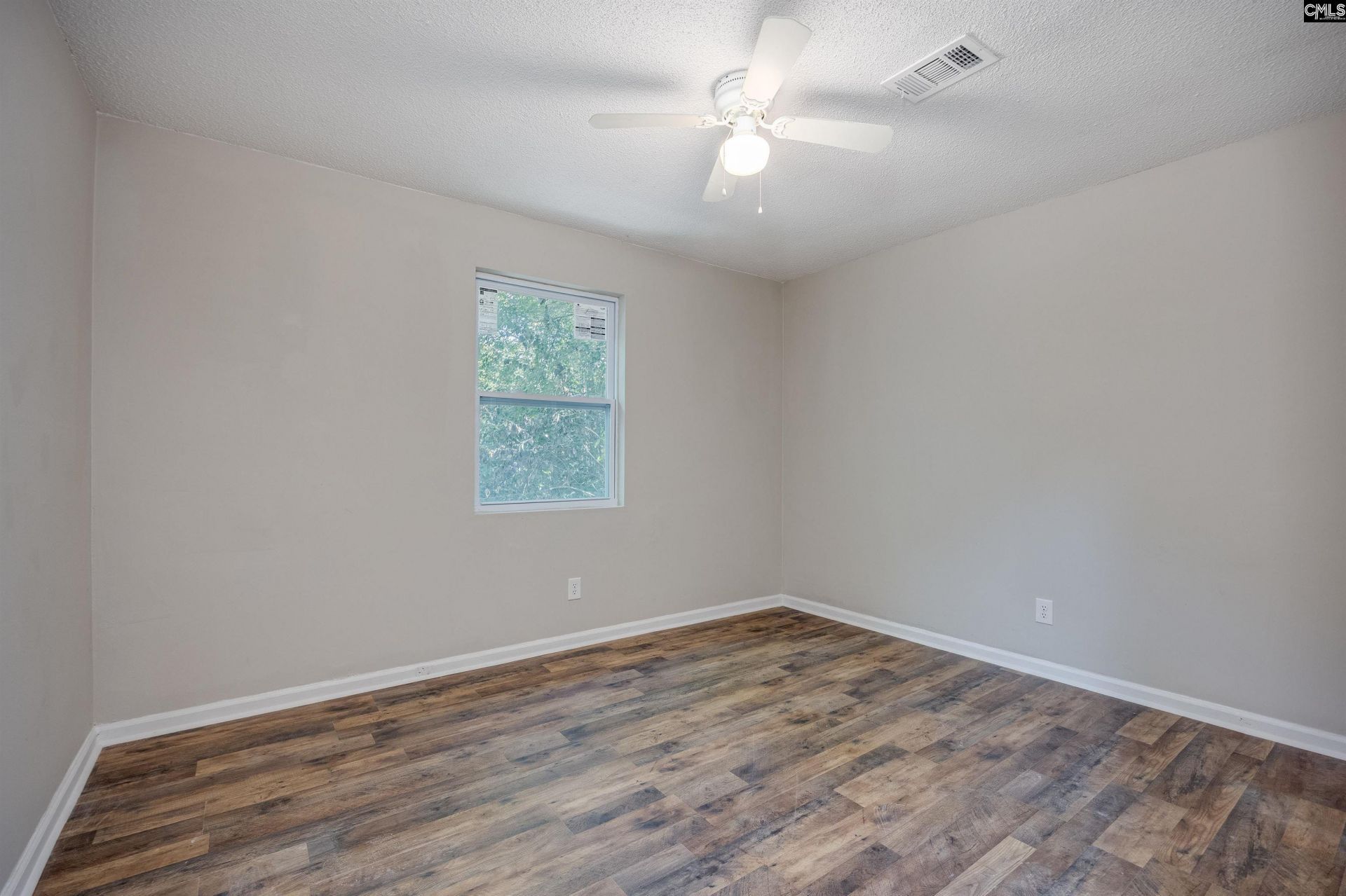 916 Swan Lane  Photo 4