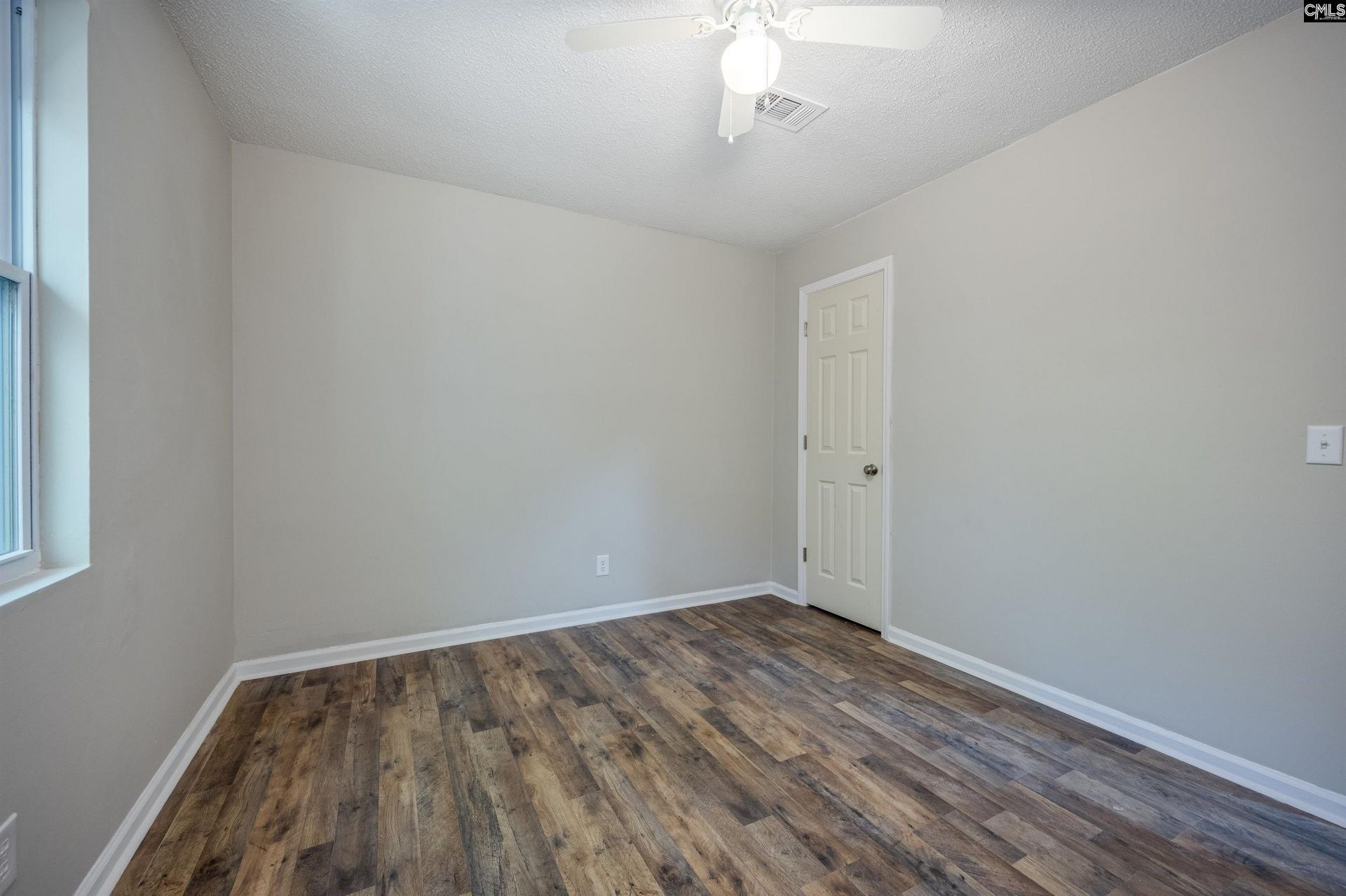 916 Swan Lane  Photo 5