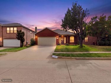 12652 Oakwood Circle, Fort Worth, TX 76040
