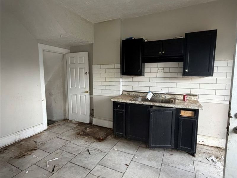 2082 W 98th Street, Cleveland, OH 44102 Photo 3