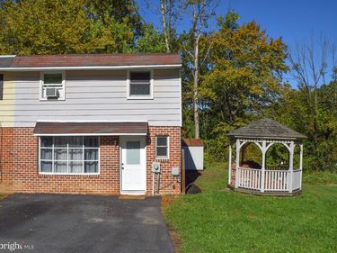 1077 FOX RUN, READING, PA 19606