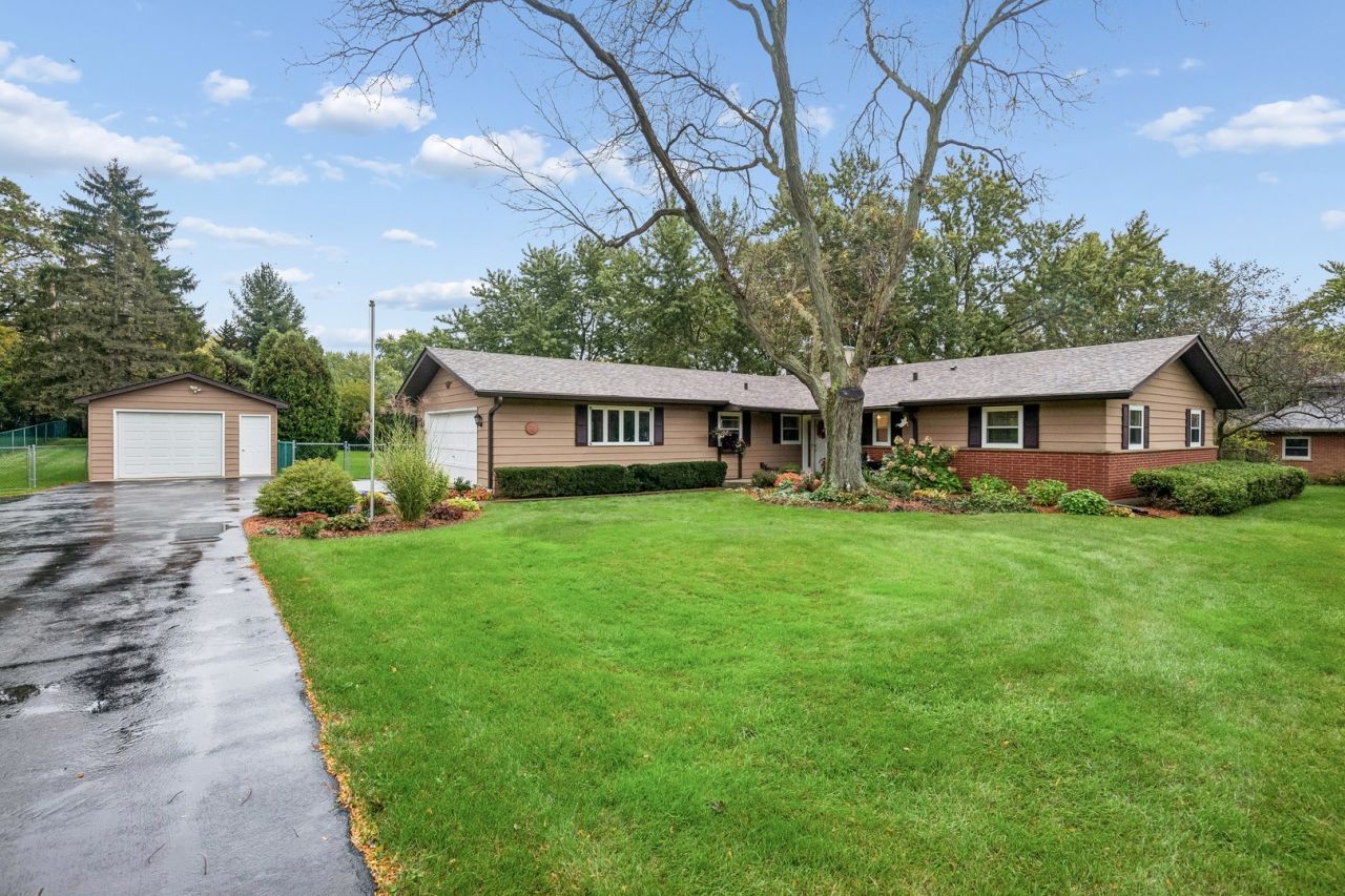 2228 Hanlon Road, Libertyville, IL 60048 Main Photo
