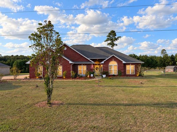 160 James, Leesville, LA 71446