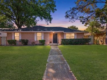 9610 Jennie Lee Lane , Dallas, TX 75227