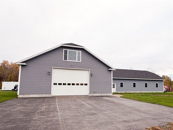 651 Middle Road , Oswego, NY 13126