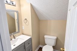 1760 Polaris Dr  photo 4
