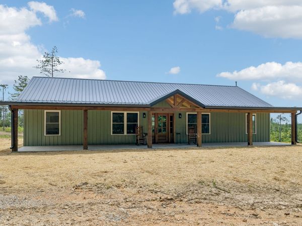 1919 Linden Highway , Hohenwald, TN 38462