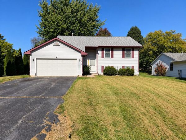 205 Briar Cliff SW Street, POPLAR GROVE, IL 61065